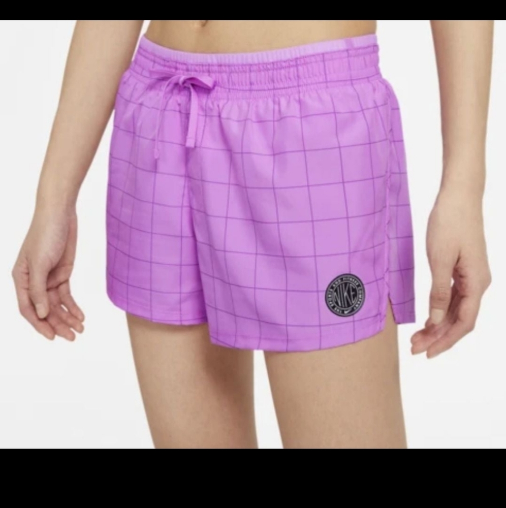 NWT Nike 10k Femme shorts